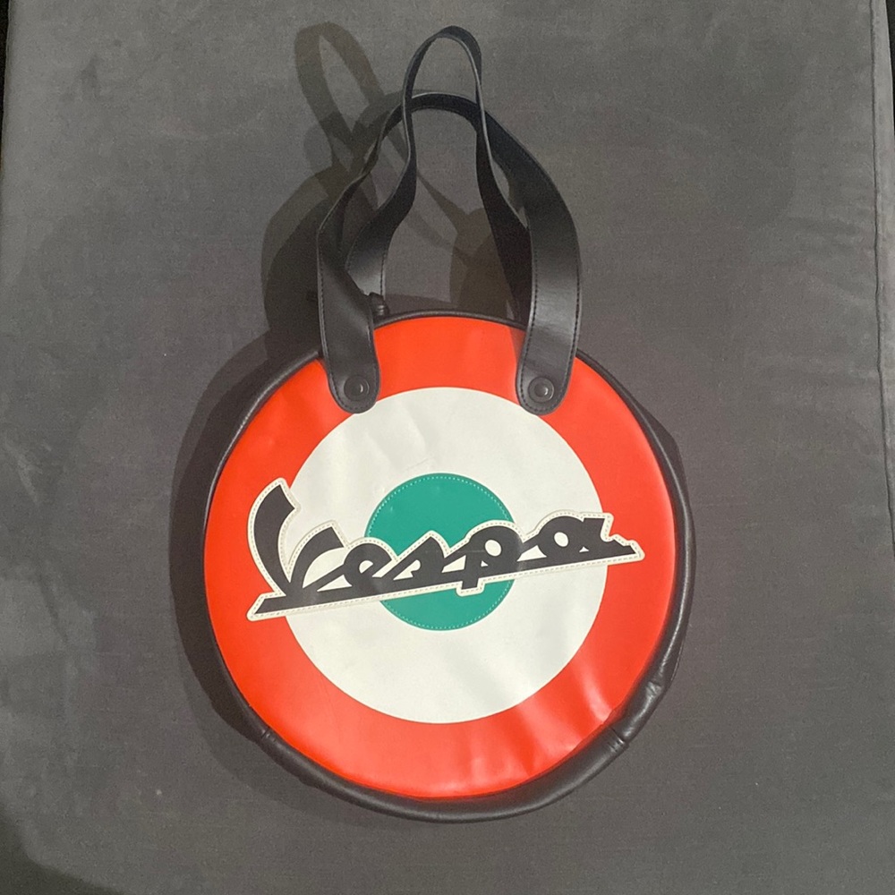 Authentic VESPA round bag in italian flag colors